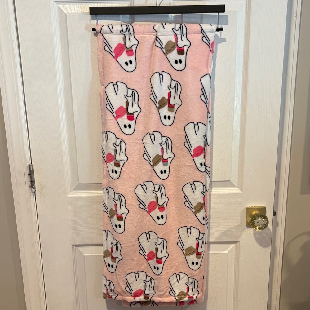 BNWT Pink Viral Sling Bag Stanley Tumbler Halloween Ghost Patterned Blanket